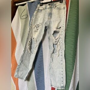 Aeropostale light wash distressed mom jeans